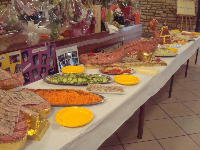 Buffet froid crudits et charcuterie MAISON